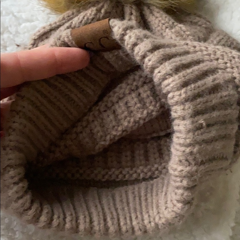 Tan hat - Picture 2 of 2